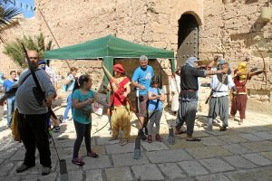 Mucha animación entre los tiradores en La Alcazaba.