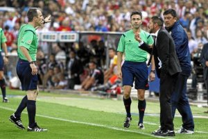 Borbalán mandó al vestuario al entrenador argentino.