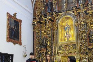 Actuación del Conservatorio de Música junto al retablo del Monasterio de la Purísima.