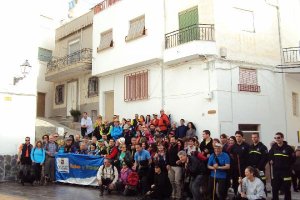 Participantes en el senderismo de Sierro.
