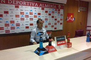 Sergi Barjuan en rueda de prensa.