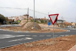 Rotonda realizada en Serón, en el cruce con la carretera a Gérgal. 