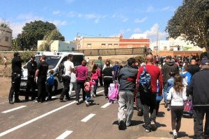Padres y policías en La Cañada