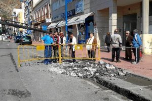 Los vecinos protestando junto a las obras 