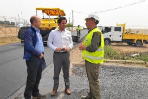 Góngora y Gómez visitan las obras en caminos rurales.