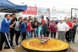 Fiesta final con el alcalde de Lucainena.