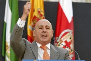 Andújar Oliver juzga las jugadas polémicas del derbi madrileño.