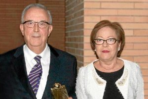 Guillermo Blanes, junto a su esposa, en diciembre cuando recibió el premio de LA VOZ