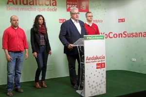 Elorrieta, durante la rueda de prensa de ayer, junto a otros tres candidatos.