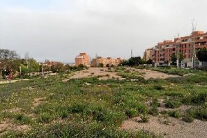 Solar en Villablanca que el PSOE incluiría en su Plan.