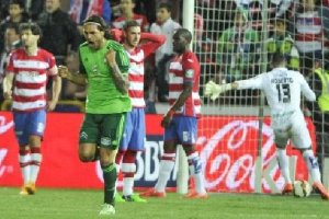 El Celta empató en Los Cármenes en el descuento.