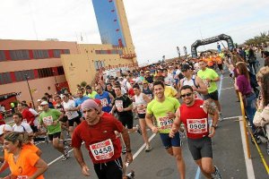 Los participantes en la pasada edición tomando la salida.