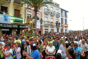 La bajada de la virgen atrae a cientos de personas hasta Albox.