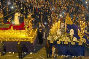 Emocionante Encuentro en plaza Circular, entre las imágenes de Jesús Nazarenoy su Madre, la Virgen de la Amargura.