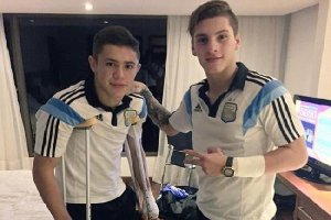 El jugador, con mulestas tras sufrir el accidente.