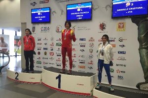 Emilia Paunica en lo más alto del podio europeo.
