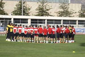 El Almería entrena a puerta cerrada este jueves.
