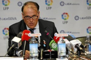 Javier Tebas se dirige a la asamblea de la Liga Profesional.