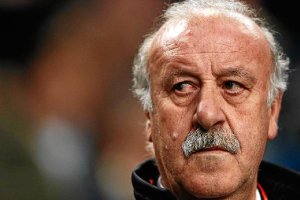 Vicente del Bosque da la cara tras la derrota ante Holanda.