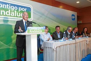 Junta directiva reunida ayer.