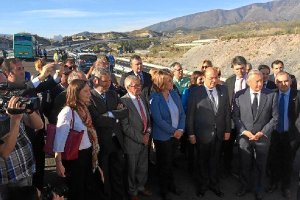 Autoridades en la inauguración del tramo cercano a Motril.