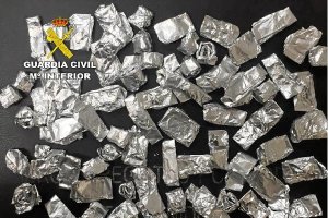 Papelinas encontradas al detenido.