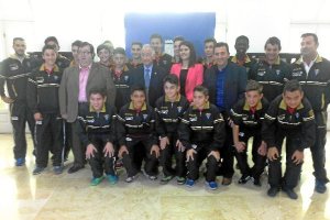 Gabriel Amat recibió a la Escuela de Roquetas en la Diputación.