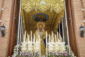 María Santísima de Los Ángeles a su salida del templo.