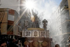 Salida del paso desde la Iglesia del Espíritu Santo.