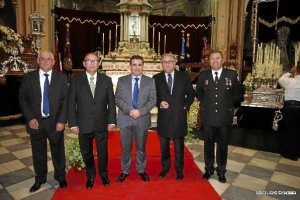 Pregonero y autoridades.