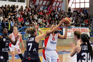 Una jugada del partido.