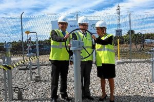 Un momento de la puesta en servicio de los primeros metros de canalizaciones de gas en Huércal Overa