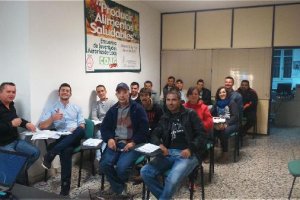 Grupo de trabajadores agrícolas que han realizado el curso de la TPA en Adra.