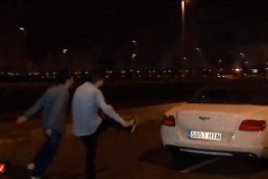 Los aficionados que esperaron a los jugadores del Madrid.