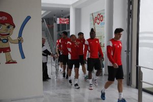 La plantilla, camino de la sala de spinning.