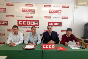 Los responsables de Comisiones Obreras ayer presentando el informe