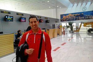 Carlos Tejada en el Aeropuerto de Almería camino de la gloria.