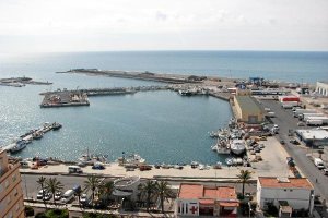 Imagen de archivo del puerto de Adra.