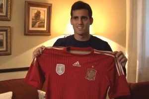 Juanmi posa con la Roja.