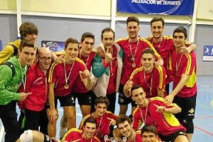 Los juveniles de Cosme Prenafeta celebrando el título.