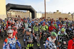 Salida de los participantes camino del Desierto de Tabernas.