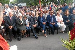 Homenaje de París a los brigadistas españoles. En el centro de la imagen Rafael Gómez Cañadas.