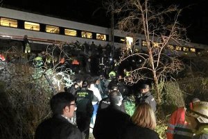 Desalojo del tren, a la altura del Sector 20 de El Puche. 