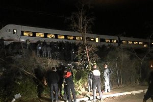 Foto del tren descarrilado en el Sector 20.