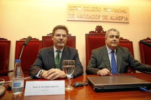 El ministro Rafael Catalá y el decano de los abogados José Pascual Pozo
