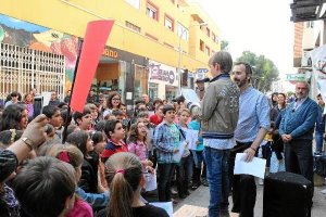 Un niño recita ante sus compañeros en el Día Internacional de la Poesía del año pasado.
