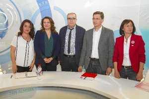 Foto de familia antes del debate.