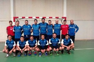 El equipo de balonmano se prepara para la gran batalla.