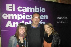 Lucía Ayala (izqda.) junto a José Luis Serrano y Begoña Gutiérrez. 