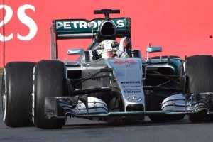 Hamilton de nuevo intratable